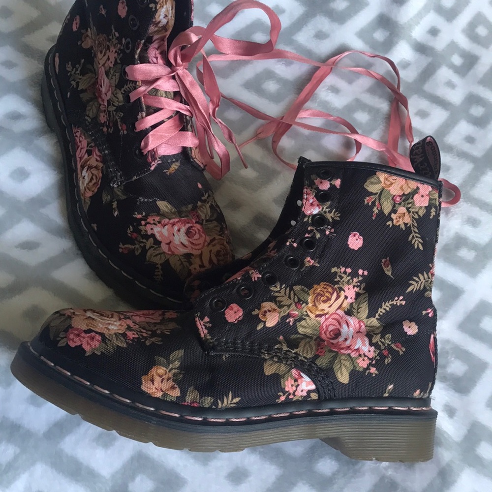 Dr. Martens Black Floral Combat Boots, Pink Ribbon Laces PICTURES UPDATED - Picture 2 of 5